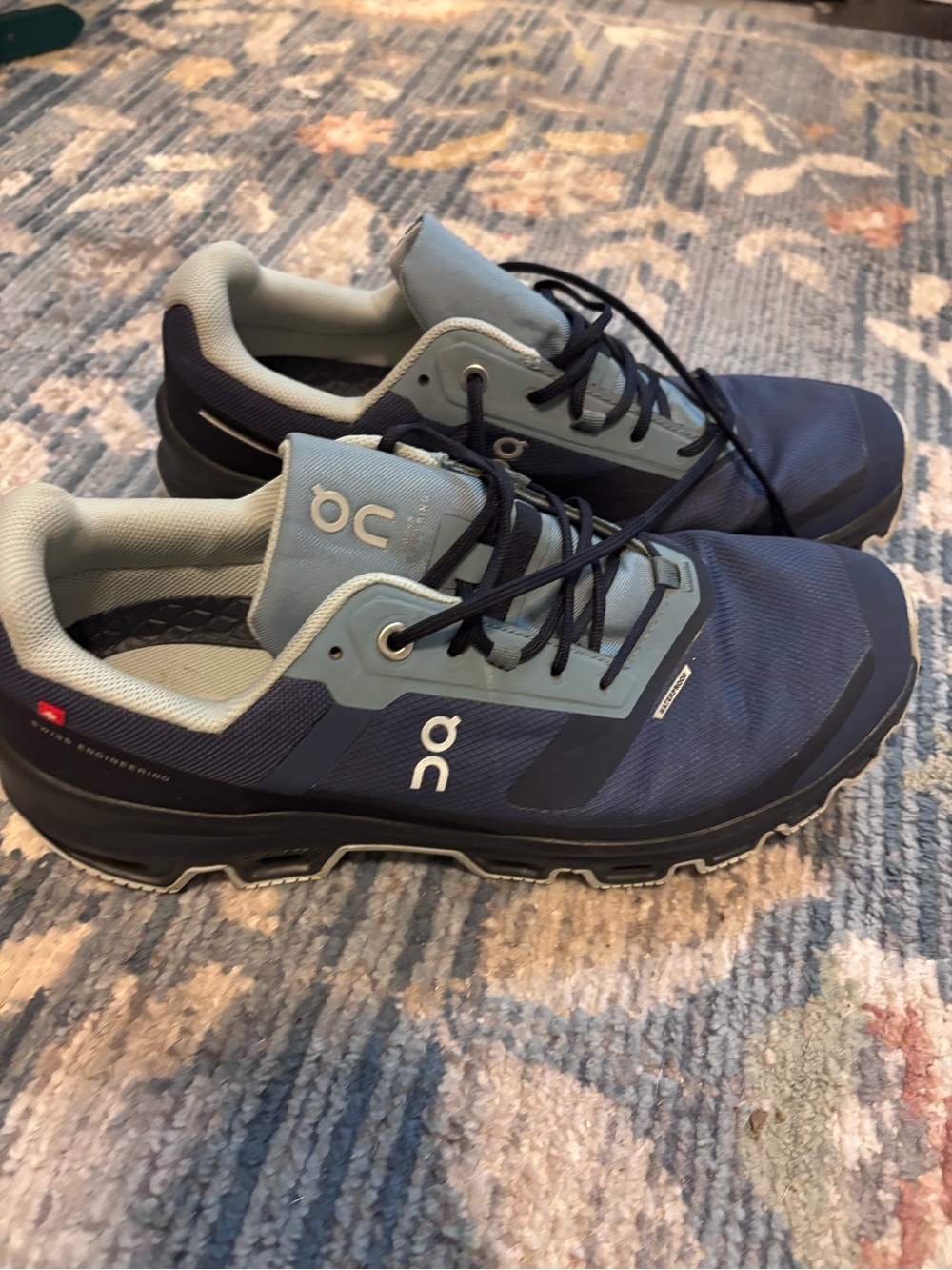 On Running woman’s Trail/Running Shoes in Navy and Light Gray